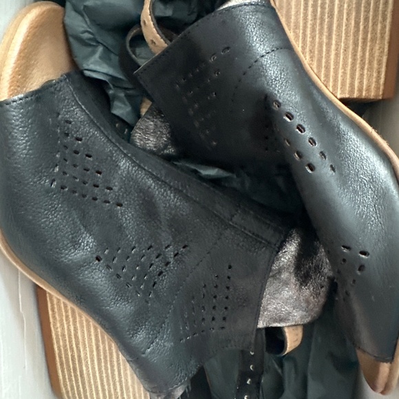 Shoes - Picture 8 of 8